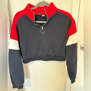 H&M Divided Cropped Sweatshirt